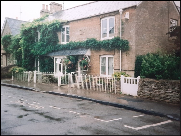 This image has an empty alt attribute; its file name is Fig28TheSurgeryHighStMilton.jpg